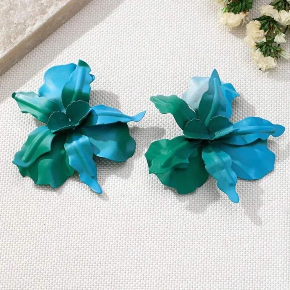 Vibrant blue Floral earring A1403